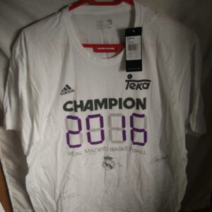 Nueva - Real Madrid de baloncesto (con varias firmas)